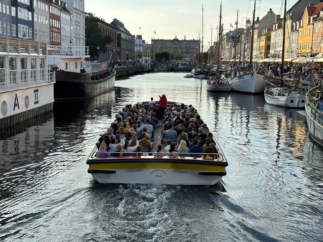 Photo Overcrowded boats