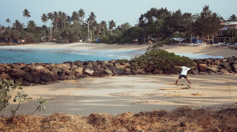 Photo Local beach clean-up