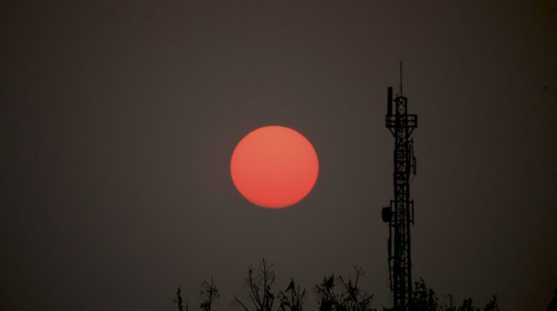 Photo Sunburned worker
