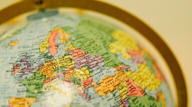 The Oceanic Oxygen Cycle